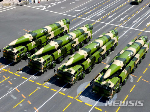 중국 둥펑-26 중거리 탄도 미사일