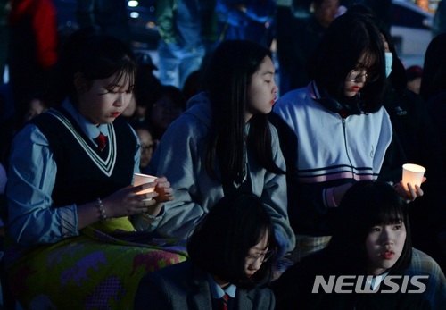 【전주=뉴시스】윤난슬 기자 = 세월호참사 4주기인 16일 전북 전주시 풍남문광장에서 '세월호참사 4주기 전주, 기억과 다짐의 날' 행사가 열리고 있다. 2018.04.16. yns4656@newsis.com