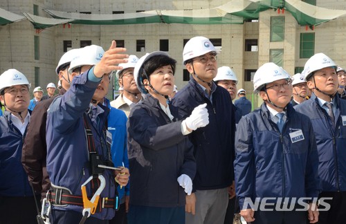 건설사대표 만난 김영주장관 "하청노동자 안전 원청이 책임져야"