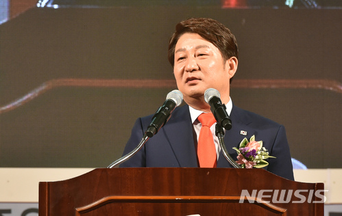 【대구=뉴시스】김덕용 기자 = 권영진 대구시장 예비후보 2018.05.21(사진=뉴시스DB) photo@newsis.com