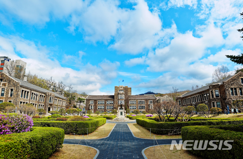 신촌 코로나 비상…연세대 11명, 서강대서도 확진(종합) 