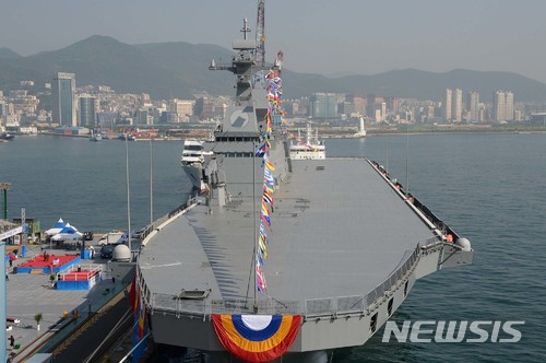 【서울=뉴시스】 해군 두번째 대형수송함 마라도함 진수식 모습.