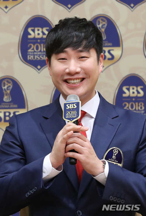 [서울=뉴시스]조수정 기자 = 러시아월드컵 중계를 맡은 SBS 배성재 아나운서가 지난 2018년 5월16일 오후 서울 목동 SBS에서 열린 기자간담회에서 취재진의 질문에 답하고 있다. 2018.05.16. chocrystal@newsis.com