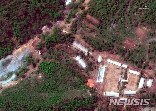 폭발 파괴 하루전 23일 북한 풍계리 핵실험장 모습 <가디언 캡쳐>
