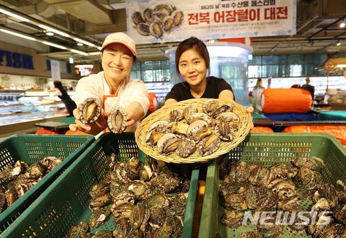 완도산 전복, 아시아 최초 '지속가능 수산물 양식' 국제인증 받아