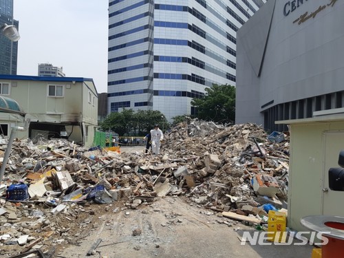 [종합]경찰, 용산붕괴 건물주 2명 조사…소유관계 등 파악