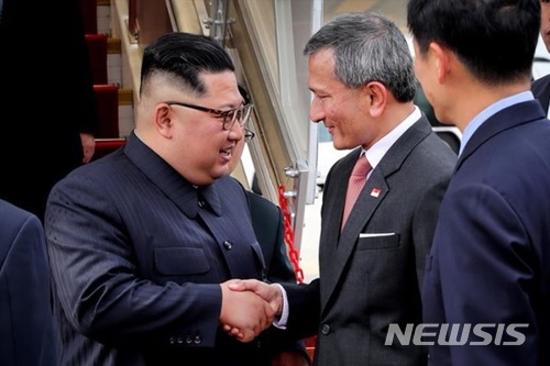 싱가포르 외무 "김정은, 싱가포르 도착"