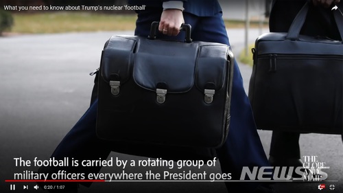 【서울=뉴시스】미국 대통령 핵가방 자료사진. (사진출처:유튜브 캡처) 2018.06.12.