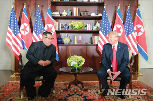트럼프 "매우 가까운 장래에 김정은 만난다...곧 일정 발표"