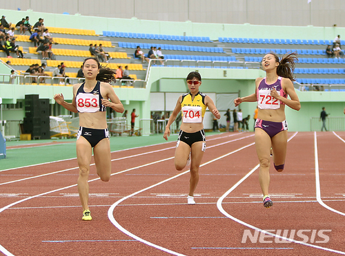 김민지(맨 왼쪽), 여자 200m 결승