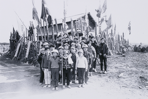 ⓒ기타이 카즈오, 산리즈카, 어린이 저항단, 젤라틴 실버 프린트, 25.8×38cm, 1970