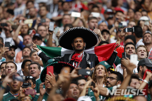 멕시코전, 광적인 응원과도 싸운다…한국관중보다 10배 이상↑