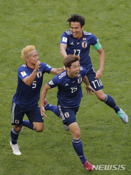 【사란스크=AP/뉴시스】 19일(한국시간) 러시아 사란스크의 모르도비아 아레나에서 열린 2018 FIFA 러시아 월드컵 H조 조별리그 일본과 콜롬비아의 경기에서 헤딩슛을 성공한 뒤 기뻐하는 일본 대표팀의 오사카 유야. 