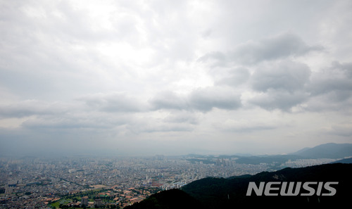 충북 구름 많고 흐린 하늘…낮 19~21도