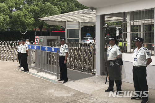 中 초등학교서 또 흉기 난동…8명 사망·2명 부상  