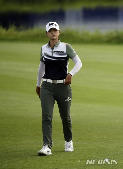 【킬디어=AP/뉴시스】 박성현(25)이 29일(한국시간) 미국 일리노이주 켐퍼 레이크스 골프클럽(파 72)에서 열린 KPMG 여자 PGA 챔피언십 1라운드에서 6언더파 66타를 기록해 단독 선두에 올라섰다.