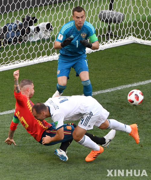 (180701) -- MOSCOW, July 1, 2018 (Xinhua) -- Sergey Ignashevich (C) of Russia scores an own goal during the 2018 FIFA World Cup round of 16 match between Spain and Russia in Moscow, Russia, July 1, 2018. (Xinhua/Wang Yuguo)
