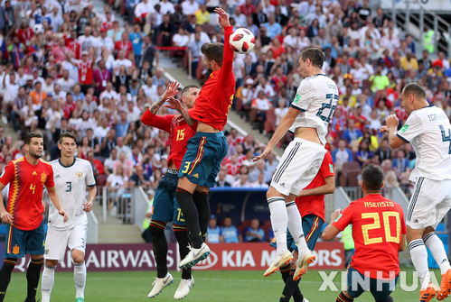 (180701) -- MOSCOW, July 1, 2018 (Xinhua) -- Gerard Pique (4th L) of Spain plays the ball with his arm during the 2018 FIFA World Cup round of 16 match between Spain and Russia in Moscow, Russia, July 1, 2018. (Xinhua/Wu Zhuang)