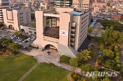 【전주=뉴시스】윤난슬 기자 = 전주시가 이용률이 높고 운영 실적이 우수한 사립 작은도서관을 선정해 도서구매비를 지원키로 했다. 전주시청 전경. 2018.10.15.(사진=전주시 제공). photo@newsis.com