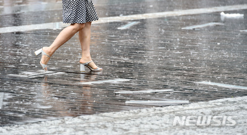 오늘 차차 비 그쳐…낮 최고 30도 넘겨