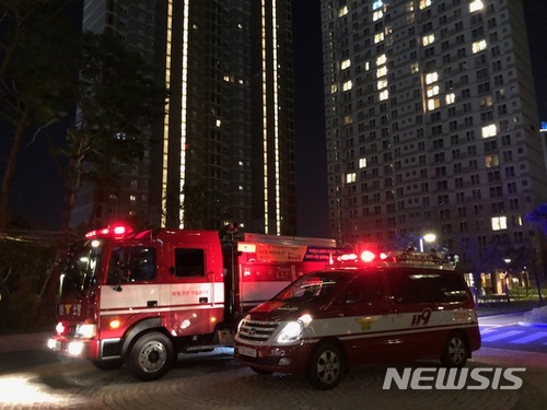 김포 아파트 13개동 50여분 정전…23명 승강기 갇혀(종합)