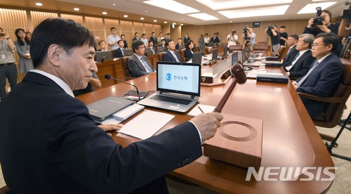 [종합]이일형 금통위원 "금리 올릴 때 왔다…금융불균형 확대 억제"