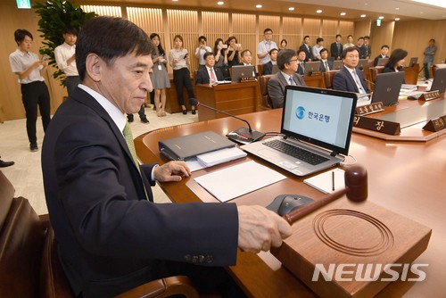 한은, 금리인상 소수의견 재등장…연내 인상 '불씨'