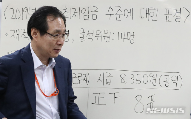 내년 일자리안정자금 월 최대 15만원으로 인상…총 2조8000억원 투입