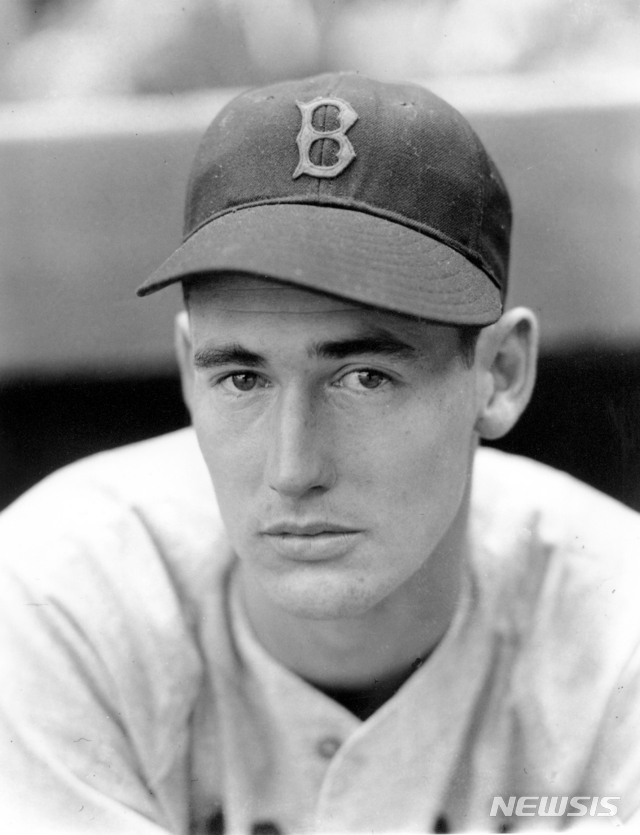 [뉴욕=AP/뉴시스] 1941년 당시 보스턴 레드삭스 소속의 테드 윌리엄스. 수비 시프트를 당한 첫 번째 타자로 알려져 있다. 
