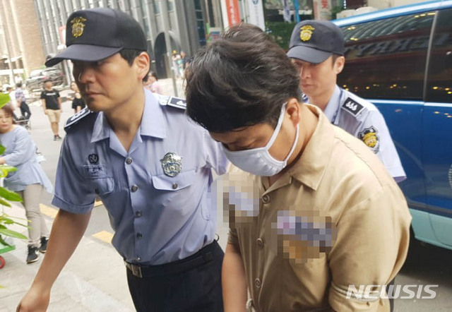 【서울=뉴시스】옥성구 기자 = '드루킹 댓글 조작 의혹'사건으로 구속 수감된 '초뽀' 김모씨가 조사를 받기 위해 27일 서울 서초구 특검 사무실로 출석하고 있다. 2018.07.27.  castlenine@newsis.com