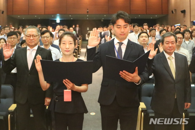 "공공기관들 민간시장 진출해 자영업자 일감 뺏고 있다"