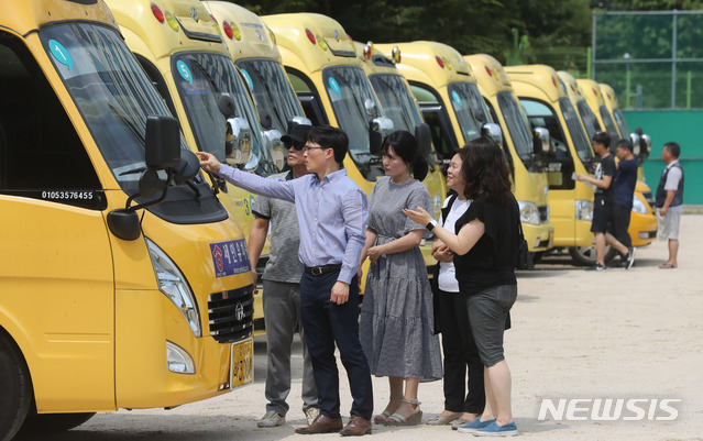 내년부터 어린이집 차량 동승보호자 안전교육 의무화