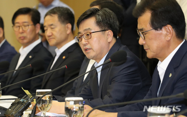 김동연, 기업·전문가들과 토론…국가 전략투자 과제 논의