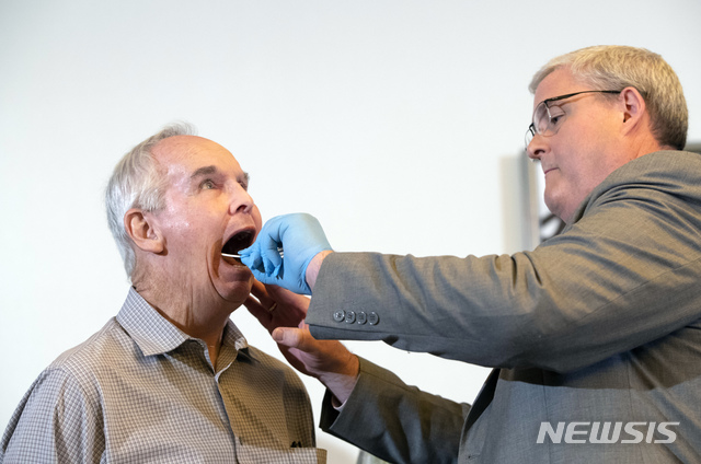 "아버지 인식표 찾았다는 통보 받고 주저앉아 울어"…北 송환 인식표 가족에 전달  