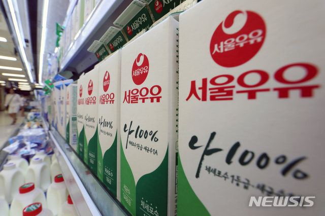 【서울=뉴시스】지난 8월부터 인상된 원윳값을 반영해 흰우유 제품 판매시장에서 점유율이 가장 높은 서울우유가 우유제품 가격을 올렸다. 2018.12.13(사진=뉴시스 DB) photo@newsis.com