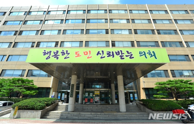 충북도의회 한 의원 대학 재학당시 장학금 6차례…특혜 논란