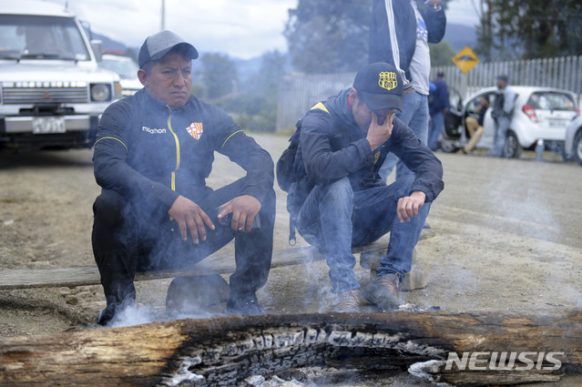 에콰도르서 축구팬 탄 버스 전복, 12명 사망 30명 부상 