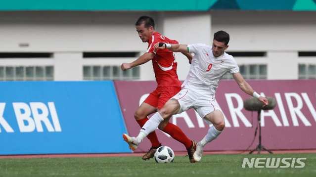 북한 남자축구, 이란에 0:3 완패…예선탈락 위기 