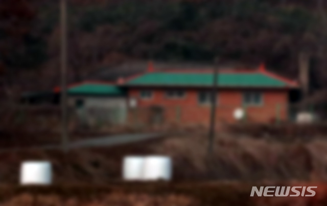 【부산=뉴시스】 필로폰 제조시설로 임대한 충남 홍성군의 농가 주택의 모습. 2018.08.20. (사진=부산경찰청 제공)yulnetphoto@newsis.com