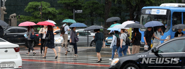 내일도 전국에 세찬 비…수도권 최대 60㎜