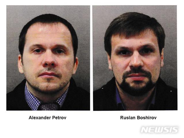 【AP/뉴시스】 5일(현지시간) 영국 경찰은 '러시아 이중스파이' 암살시도 사건의 용의자 러시아인 알렉산더 페트로프와 루슬란 보시로프의 사진을 공개했다. BBC는 이들 용의자는 살인공모와 살인미수 및 화학무기법 위반 등의 혐의로 기소됐다고 보도했다.(사진=영국 런던 경찰 제공) 2018.09.06
