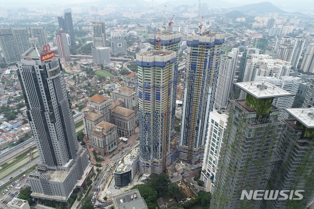 말레이시아 쿠알라룸푸르의 초고층 주상복합건물 '스타 레지던스'. 삼성물산이 짓고 있다.