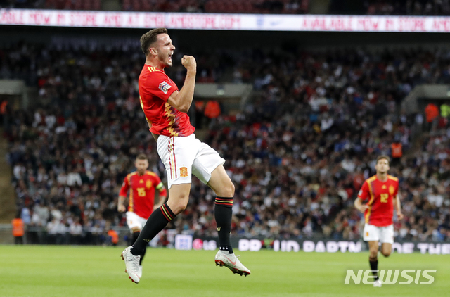 【런던=AP/뉴시스】9일(한국시간) 영국 런던 웸블리 스타디움에서 열린 네이션스리그A 4조 첫 경기에서 잉글랜드를 상대로 동점골을 넣은 사울 니게스가 기쁨을 표현하고 있다. 