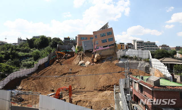 【서울=뉴시스】지난해 9월 철거 작업이 진행 중인 서울상도유치원 건물. (사진=뉴시스 DB)