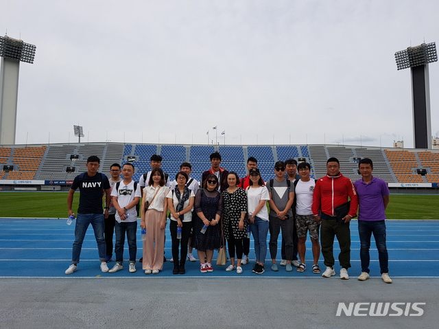 축구 테마 관광 상품 개발을 위해 방한한 팸투어 참가자들