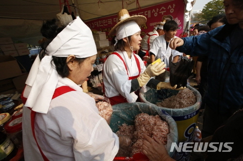 【서울=뉴시스】서울 마포구는 제11회 '마포나루 새우젓축제'가 오는 19일부터 21일까지 서울월드컵공원 평화의 광장에서 열린다. <사진제공=마포구청> 2018.10.15. 