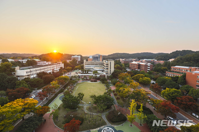 【진주=뉴시스】정경규 기자 = 경남 진주 경상대학교 전경.