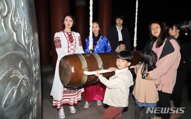 【청주=뉴시스】충북천년대종 타종. (사진=청주시 제공) photo@newsis.com