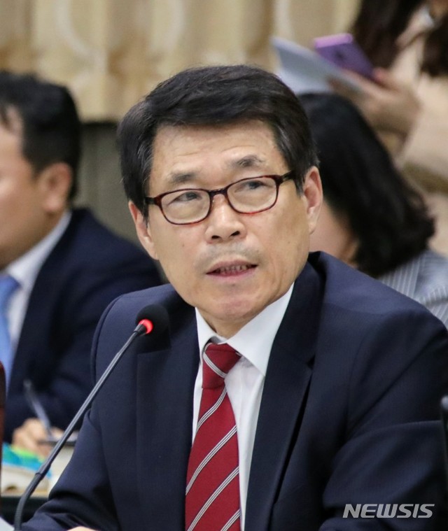 이군현 전 의원, 경남교육감선거 출마 포기…"보수·중도 단일화해야"