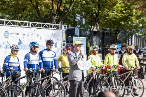 【서울=뉴시스】2017년 10월17일 진행된 온실가스 및 미세먼지 저감 캠페인 사진. <사진제공=서울시> 2018.10.25.  